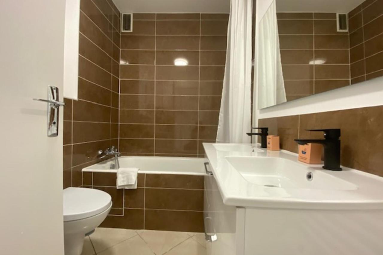 Beautiful Flat For 4 Very Closed To The Beach カブール エクステリア 写真